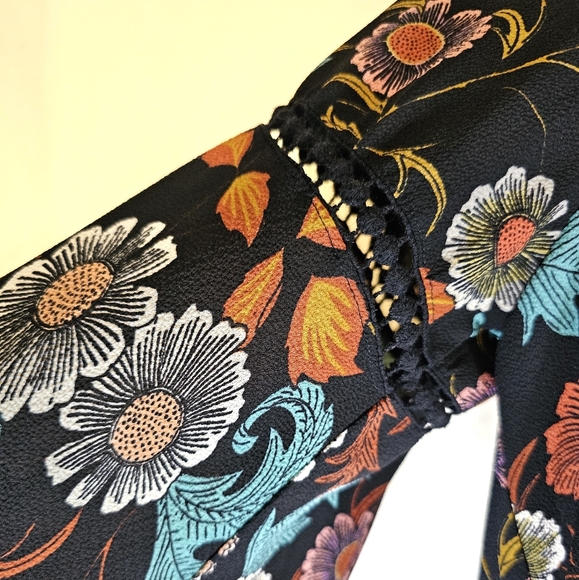 2/$20 New Directions L Floral Eyelet Top - Picture 5 of 7